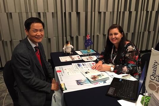 Lesley Brough of ITC NZ with Choi Jeong Tae of Elite Overseas
